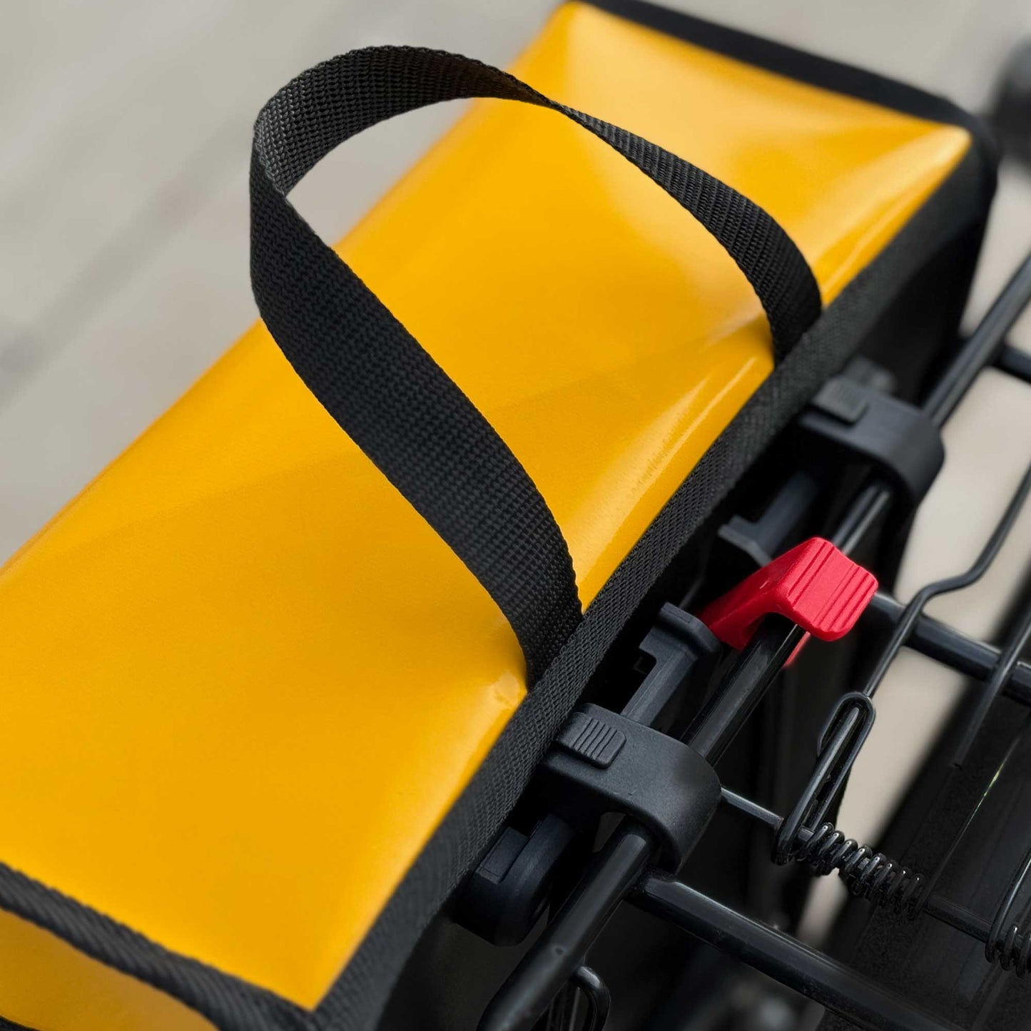 BikyBag Classic CW – Waterproof Single Bike Pannier Bag (13 L, Durable Tarpaulin Material, Clip-On Rear Carrier Rack) 🚴♂️🌧️ (Yellow)